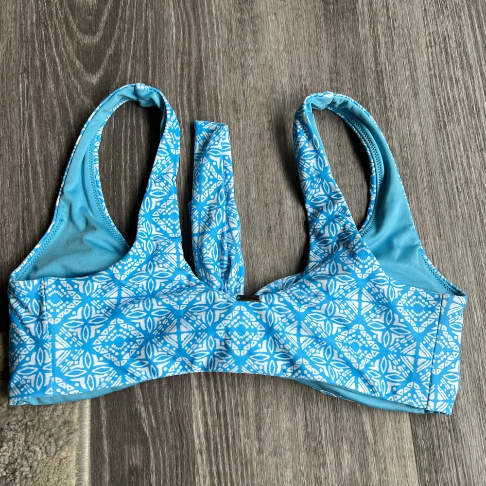 Swimsuit top - Picture 2 of 3